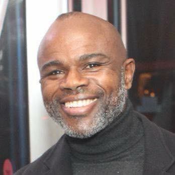 Portrait souriant de Whitfield One